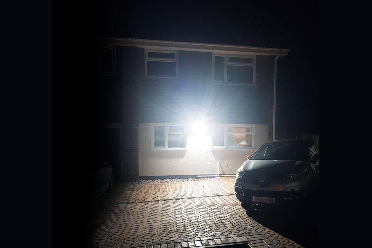 FastStar 10 PIR | 800 Lumen | 10 W | AC-betriebenes Flutlicht