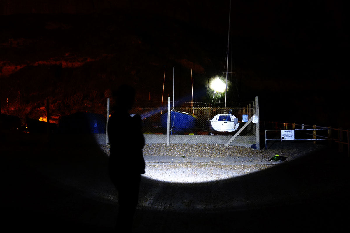Trigger Pro | 1300 Lumen | Wiederaufladbarer Suchscheinwerfer