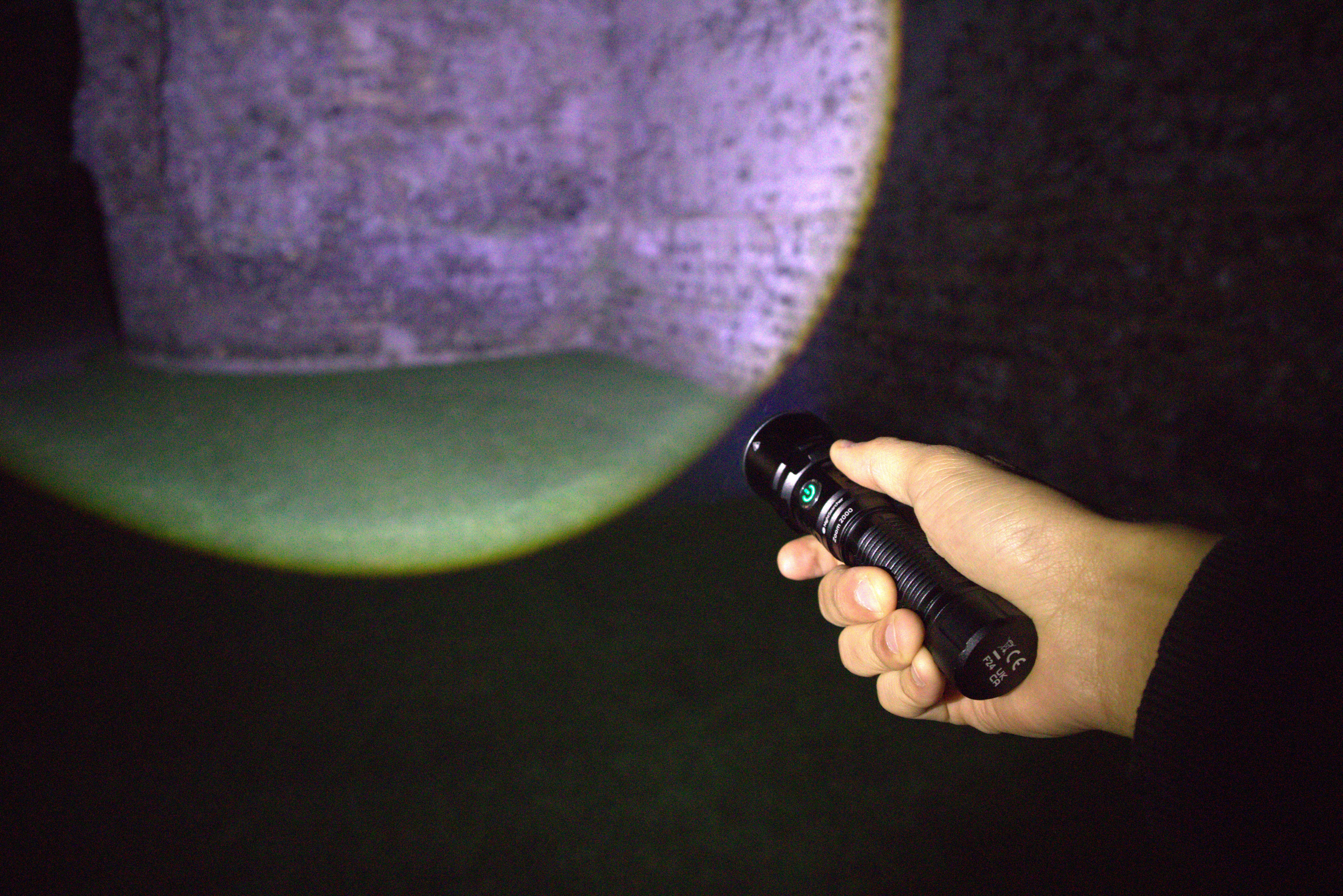 Zoom 2000 | 2000 Lumens | Lampe torche rechargeable à faisceau mixte
