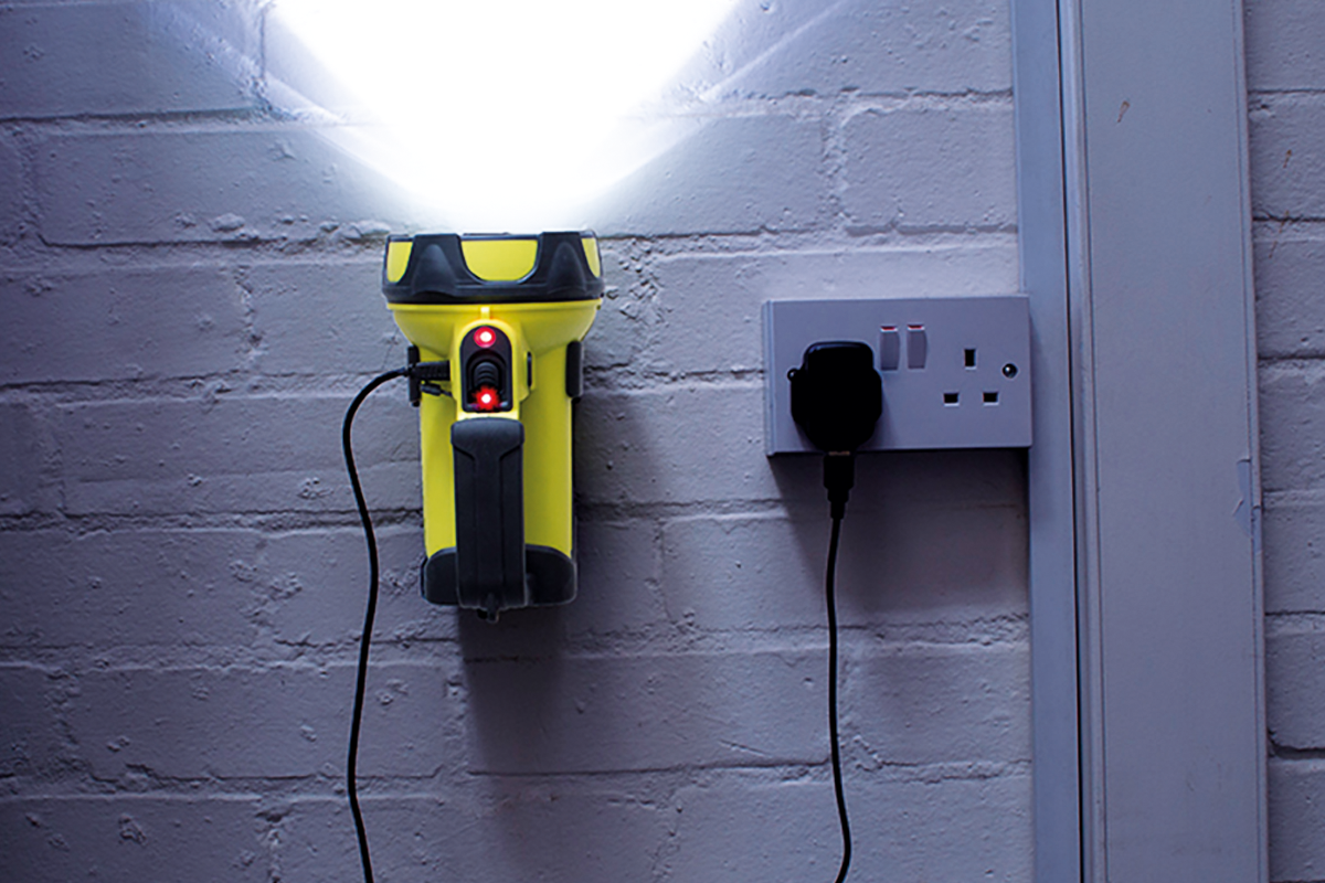 Trio 550 | 550 lumens | Projecteur rechargeable (UE)