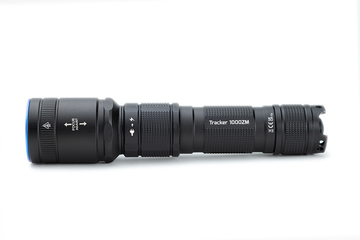 Tracker 1000 Zoom | Lampe de poche rechargeable à faisceau spot à faisceau large réglable de 1 000 lumens